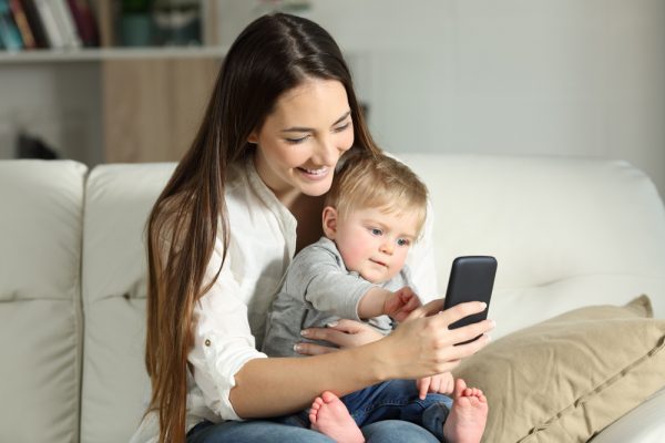 5 lý do sau sinh không nên dùng điện thoại các mẹ nên biết